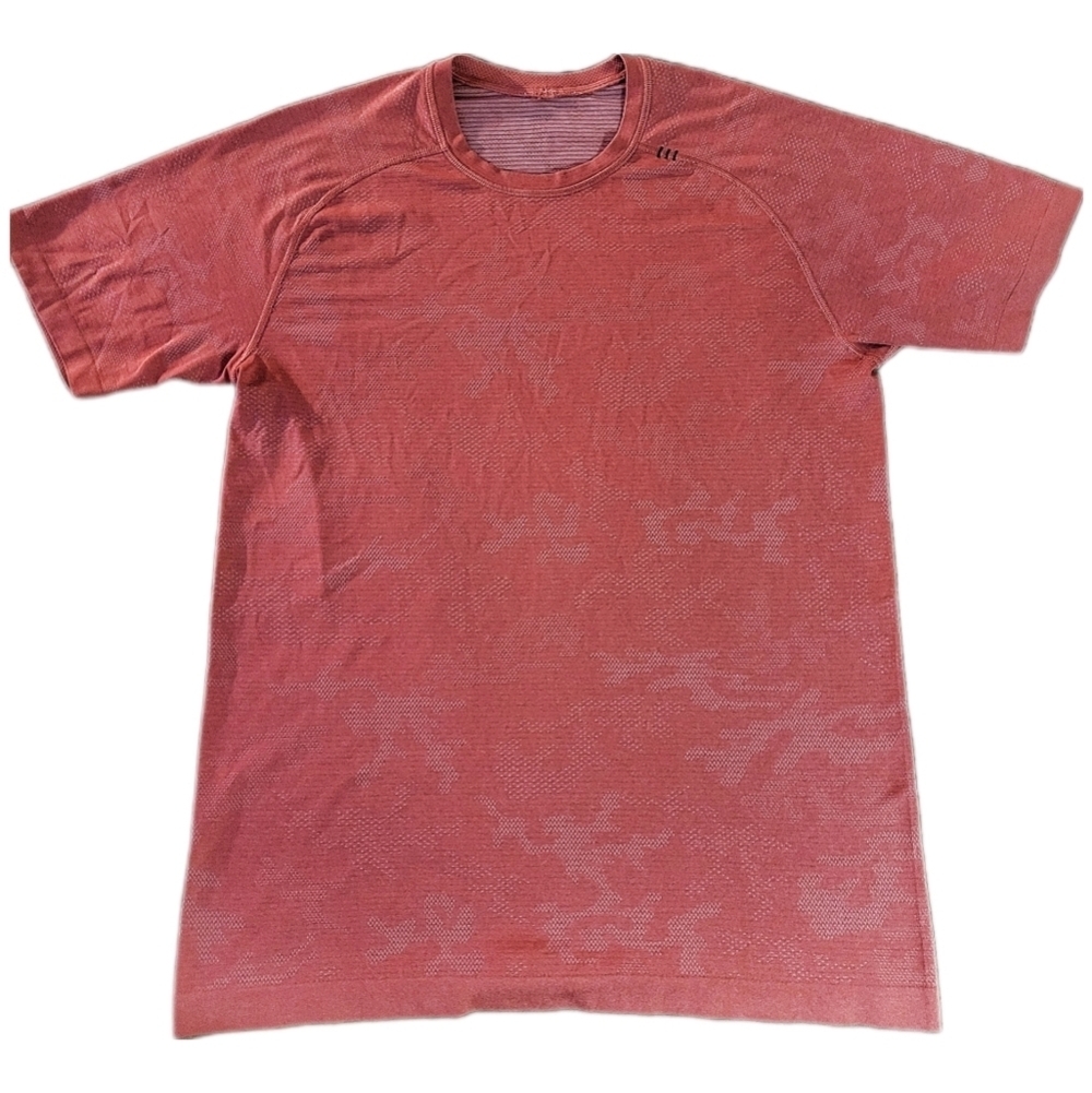 Lululemon \ Metal Vent Tech Short-Sleeve T Shirt / M / Red Camo